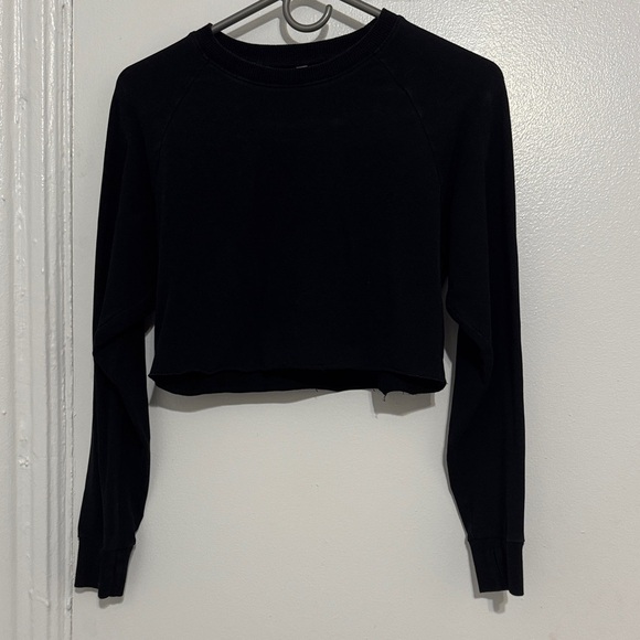 Tops - Classic Black Long Sleeve Cropped Sweatshirt